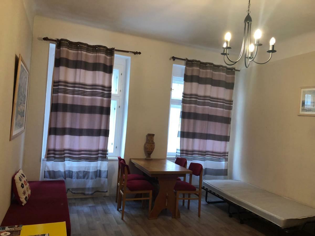 Blahnikova Aparthotel Praag Buitenkant foto